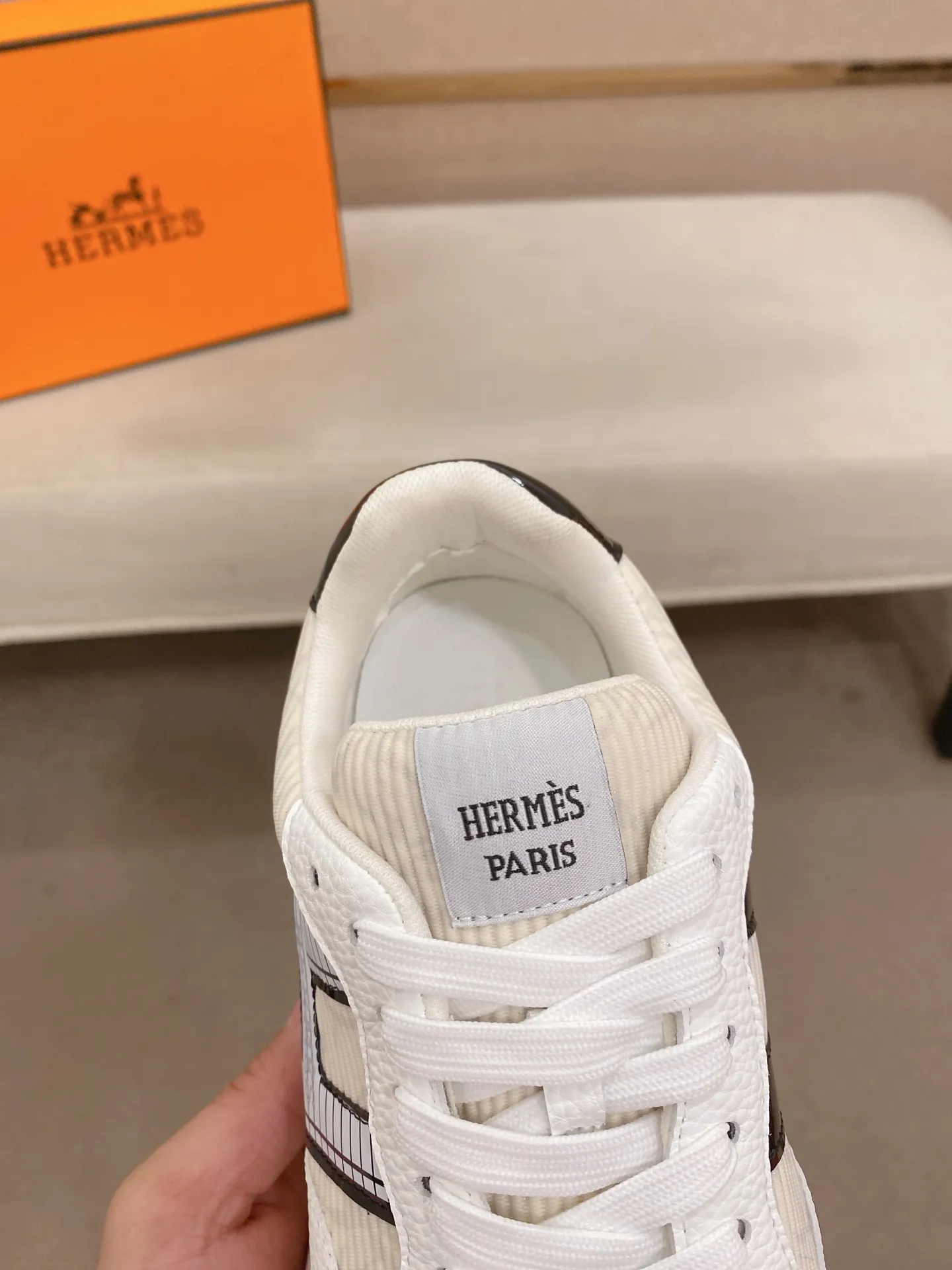 Factory price: 560💰《HERMES》【Classic Original Version】Hermès; Top 🔝 Purchasing Agency 🔍🔍Men's latest 🇺🇸 counters are on sale simultaneously, imported from Italy original ▲▲cowhide ▲▲ (high-end, nobility, class) ) Exquisite workmanship (Italian 🇮🇹 imported water-dyed 🐂 cowhide lining) sole: original sole provided by the original factory, ⚠️exclusive double-layer activity·TPR·rubber·combined molded outsole; super comfortable·wear-resistant·non-slip·environmental protection The real thing is more beautiful if you take the real thing (high quality, follow the order). You can enter and exit the counter at will * Number of yards: 38-44 (45 can be customized and cannot be returned or exchanged)
